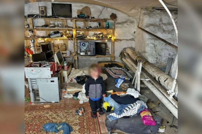 Самарская мать троих детей-маугли, которых нашли в подвале, выкрала их из больницы в Санкт-Петербурге