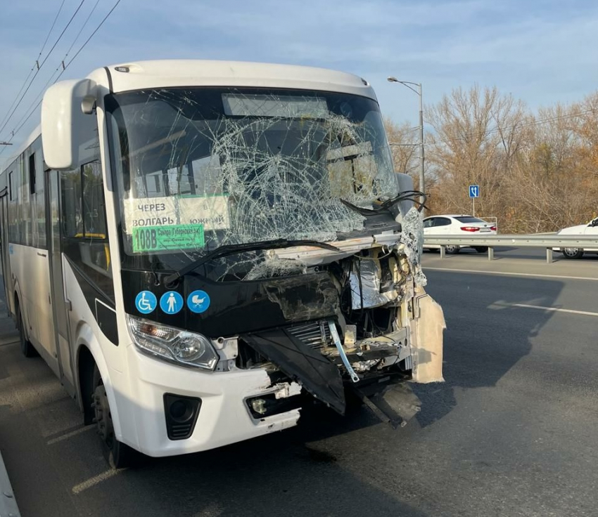 Автобус с пассажирами попал в ДТП в Волгаре