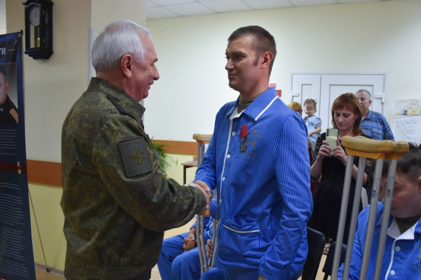 Замминистра обороны РФ Виктор Горемыкин посетил участников СВО в самарском госпитале