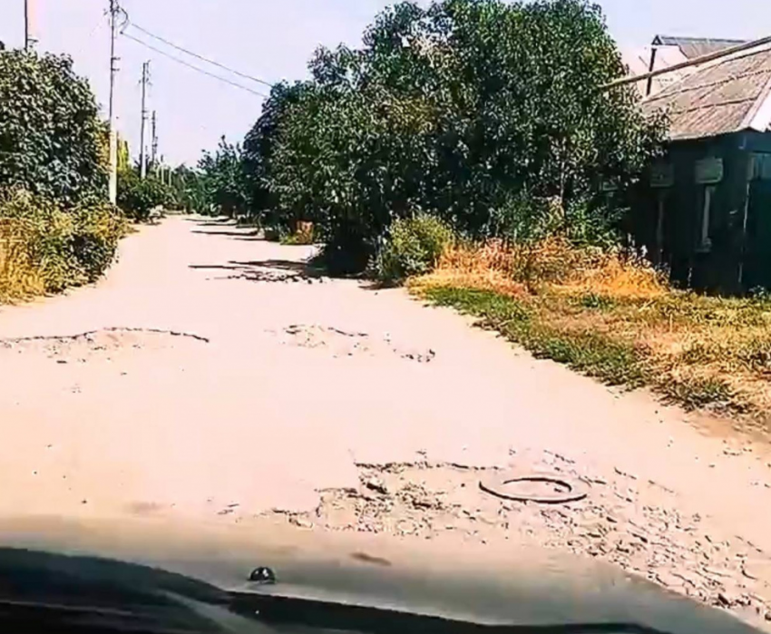 "Мэр присутствует здесь, но не работает!": жители Сызрани просят губернатора помочь с ремонтом дорог