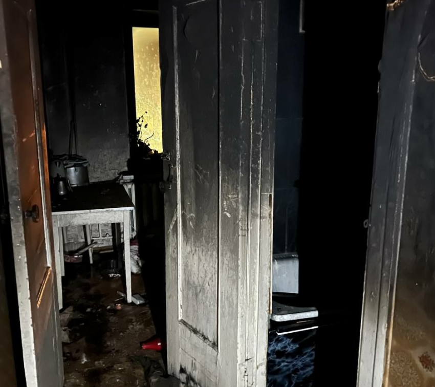 На пожаре в квартире многодетной семьи в Тольятти погиб ребёнок