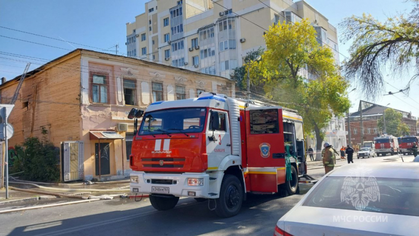 Двоих детей спасли на пожаре в двухэтажном доме на улице Самарской