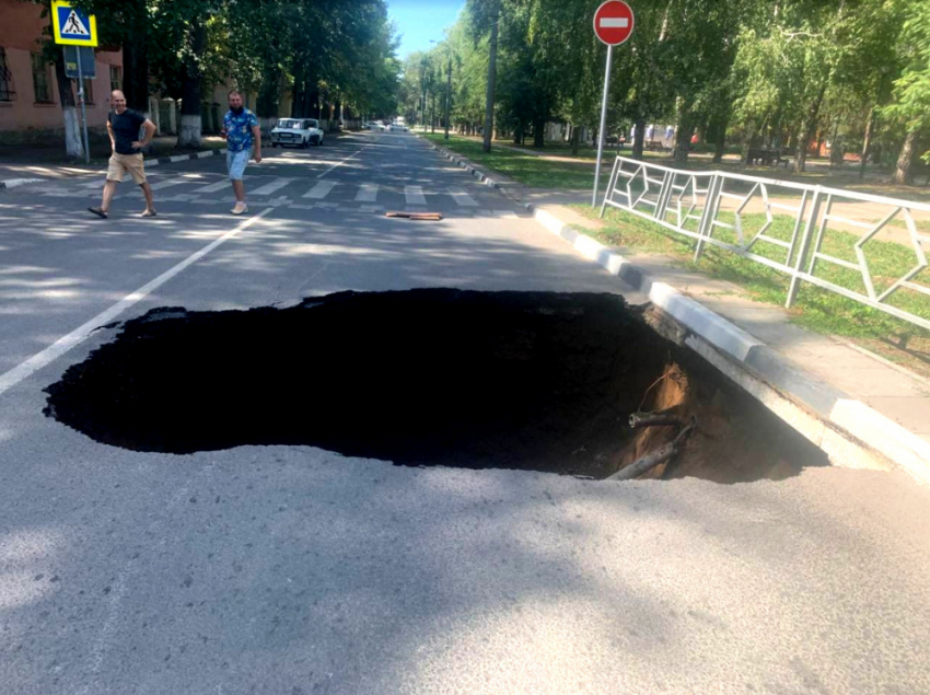 «Обычный вторник в Самаре»: проспект Юных Пионеров снова рухнул под землю