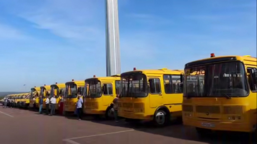 Для самарских школ купили 52 новых автобуса