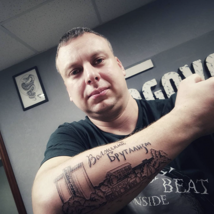 «Волжский брутализм»: самарский журналист набил татуировку, чтобы спасти элеватор от сноса