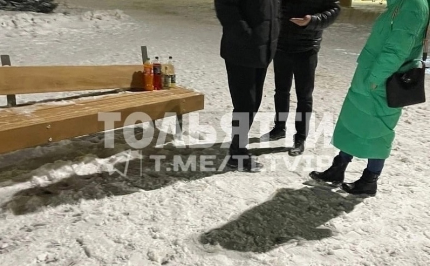 На обновлённой набережной Тольятти уже сломалась лавочка