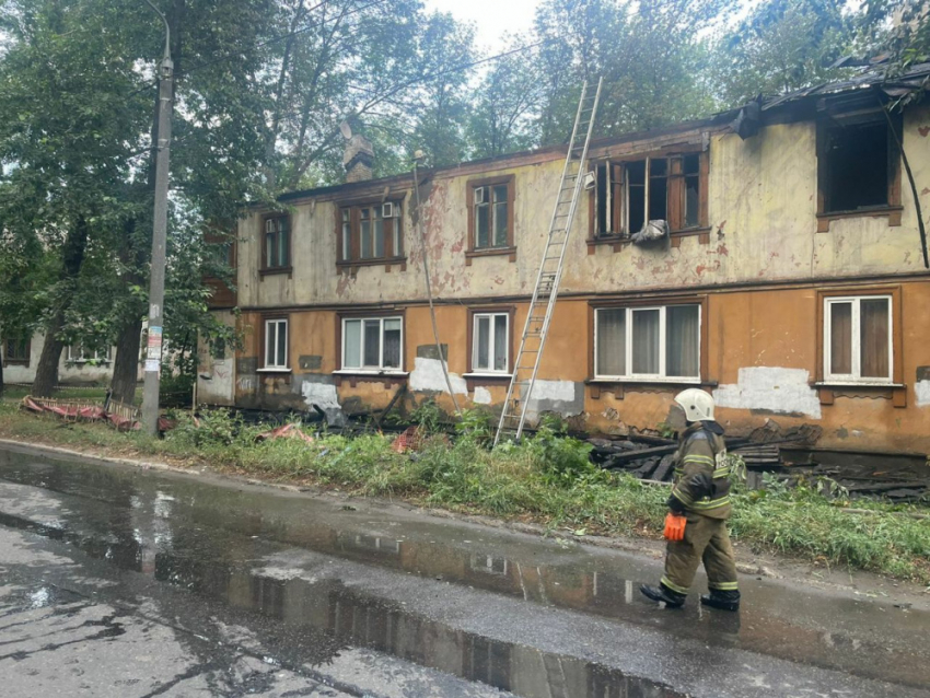 На пожаре в двухэтажном доме в Самаре погиб 3-летний ребёнок