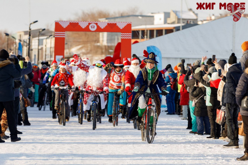 В Самарской области прошёл велозабег Дедов Морозов и забег моржей