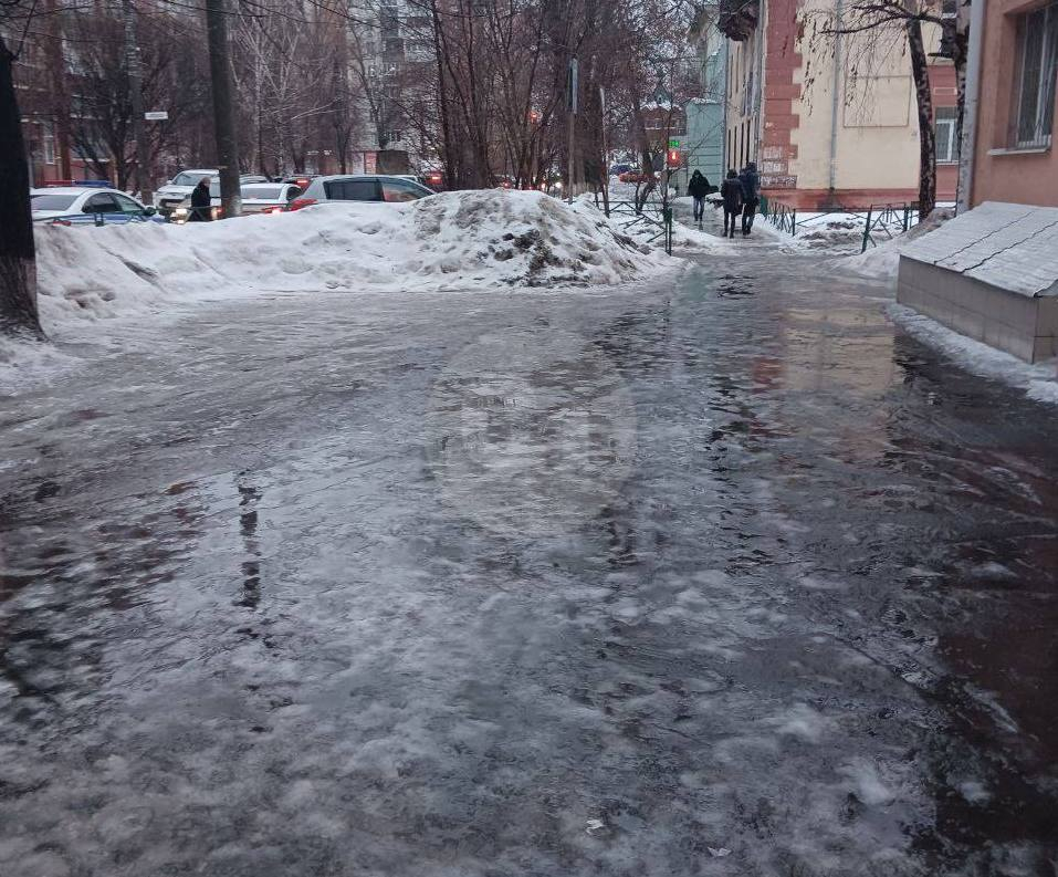 «Травматология план не выполняет?»: жители Самары и Тольятти возмущены плохой обработкой наледи на улицах