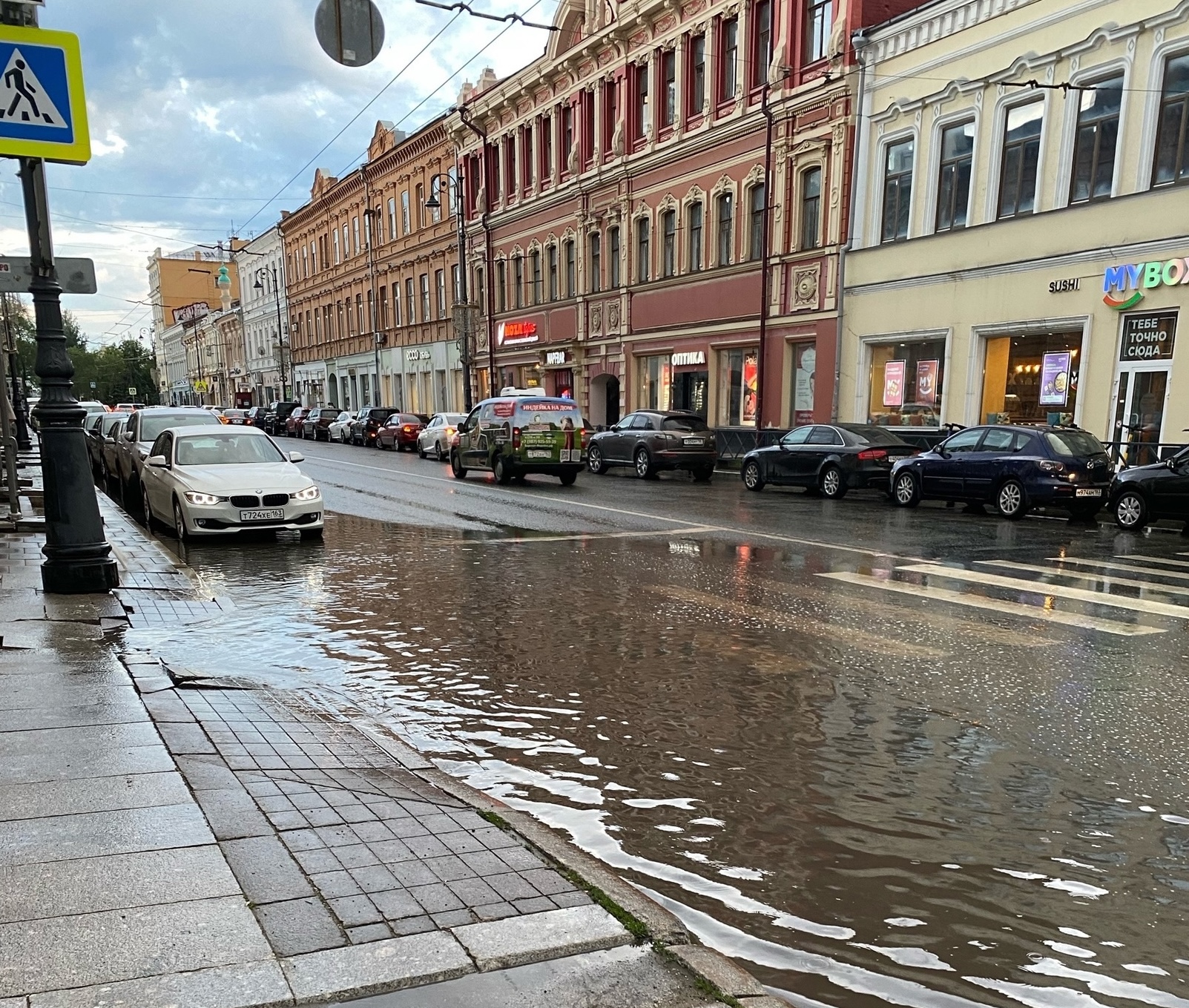 Ливнёвки не справляются: в старой Самаре затопило улицы после дождя